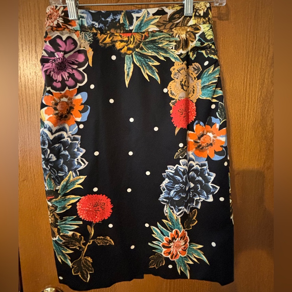 Baraschi Size 0 Colorful Floral Skirt,  Black and White Polka Background see pic